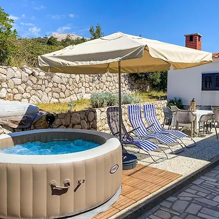 Silencia 200 M Do Mora Jacuzzi Besplatni Parking Idealno Za Obitelj Villa Pag Town