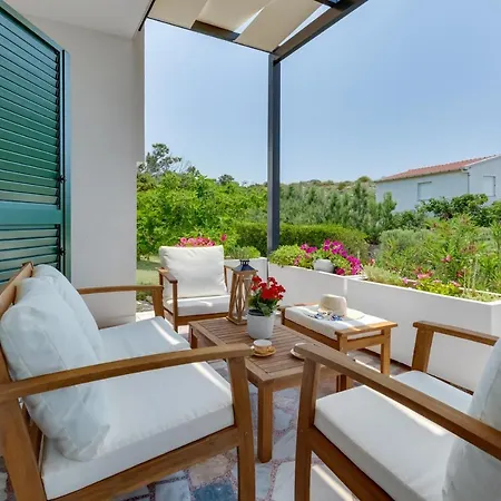 Silencia Villa *
