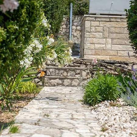 Silencia 200 M Do Mora Jacuzzi Besplatni Parking Idealno Za Obitelj Pag Town